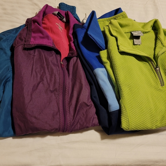 Large bundle of medium size women’s activewear - Picture 4 of 4